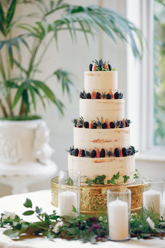 Cute wedding cake.jpg